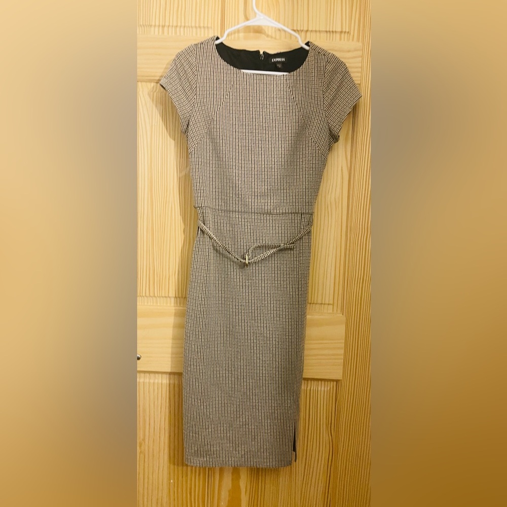 🤍🤍Chic Houndstooth Dress with Belt56%polyester41%rayon